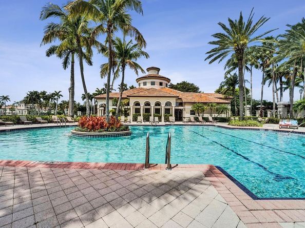 1385 Harbor Vw E, Hollywood FL 33019