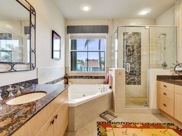 1385 Harbor Vw E, Hollywood FL 33019