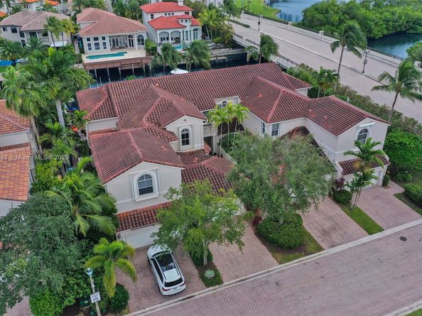 1385 Harbor Vw E, Hollywood FL 33019