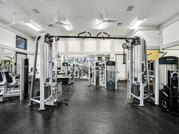 1385 Harbor Vw E, Hollywood FL 33019