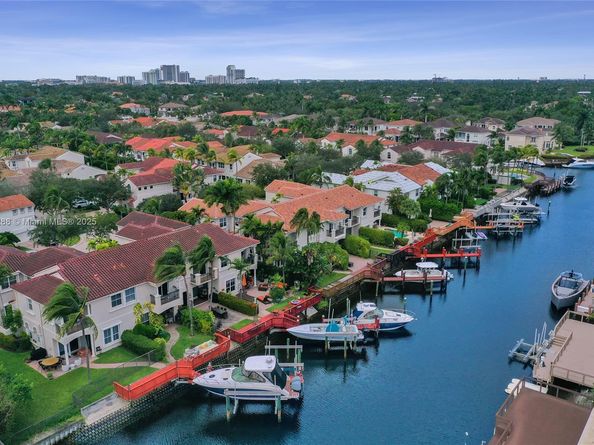 1385 Harbor Vw E, Hollywood FL 33019