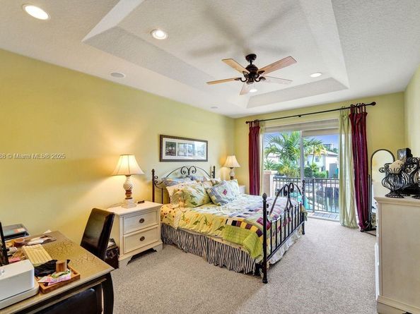 1385 Harbor Vw E, Hollywood FL 33019