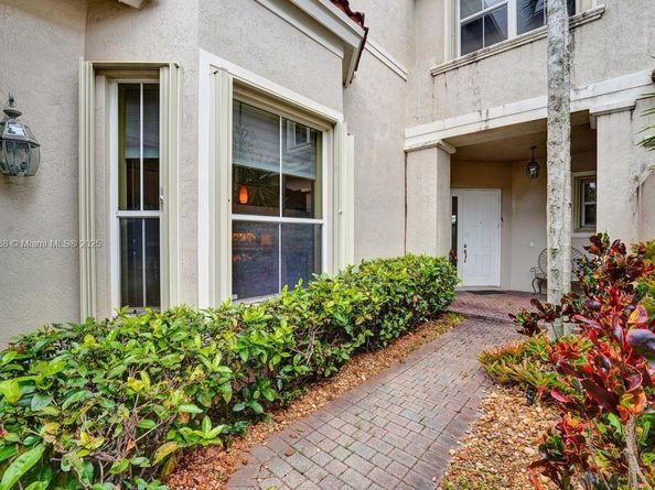 1385 Harbor Vw E, Hollywood FL 33019