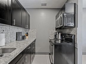 1780 NW 49th St, Miami FL 33142