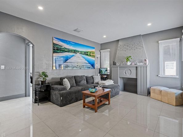 1780 NW 49th St, Miami FL 33142