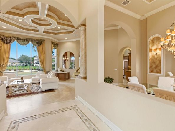 3250 W Stonebrook Cir, Davie FL 33330