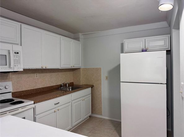 16950 W Dixie Hwy A232 Hwy 232, North Miami Beach FL 33160