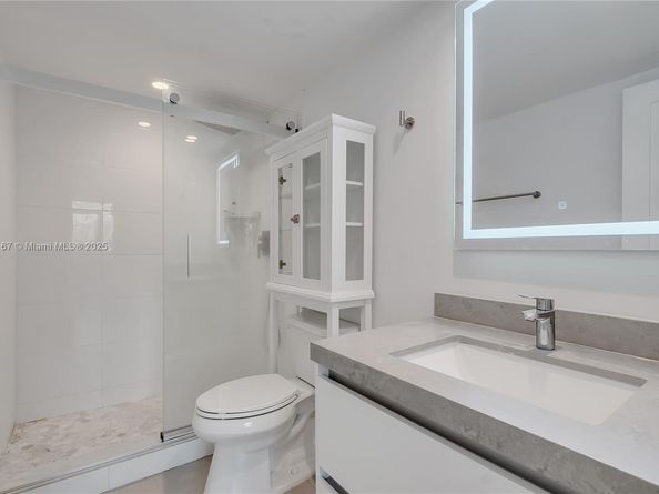 240 Galen Dr 308, Key Biscayne FL 33149