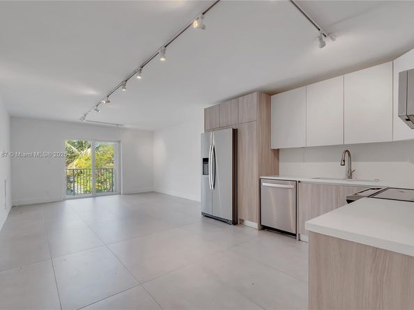 240 Galen Dr 308, Key Biscayne FL 33149