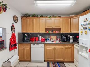 6190 W 19th Ave 202, Hialeah FL 33012