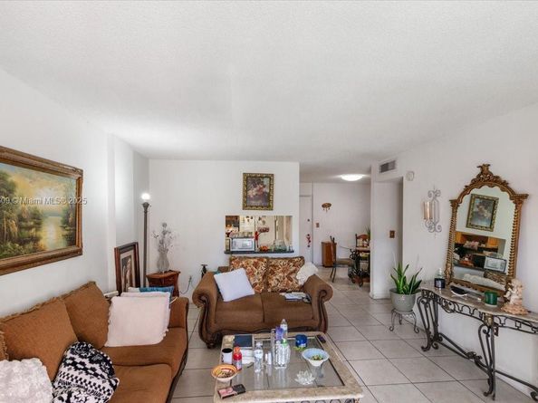 6190 W 19th Ave 202, Hialeah FL 33012