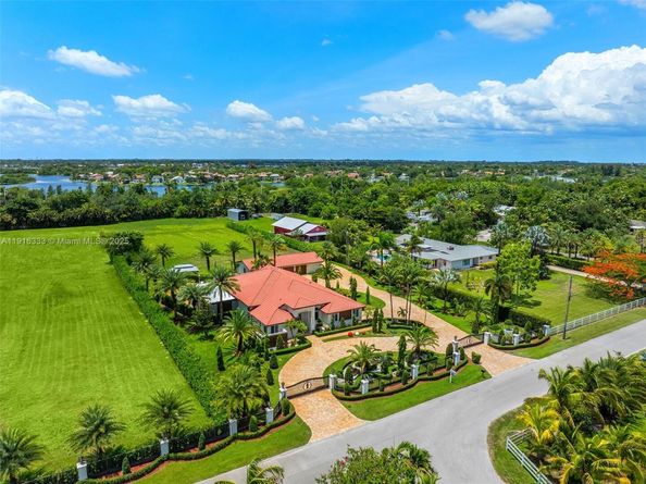 17490 SW 70th Pl, Southwest Ranches FL 33331