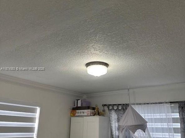 9241 SW 39th St, Miami FL 33165