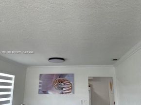 9241 SW 39th St, Miami FL 33165