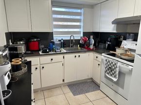 9241 SW 39th St, Miami FL 33165
