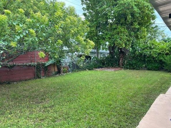 9241 SW 39th St, Miami FL 33165
