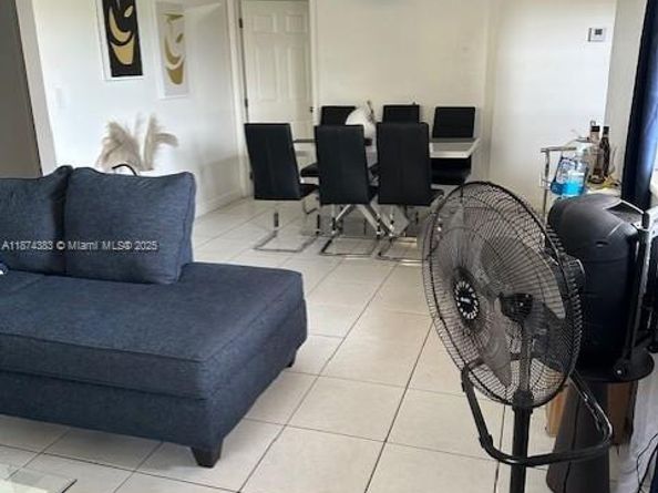 9241 SW 39th St, Miami FL 33165