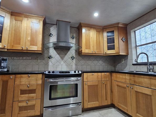 1182 W 37th Ter 11, Hialeah FL 33012