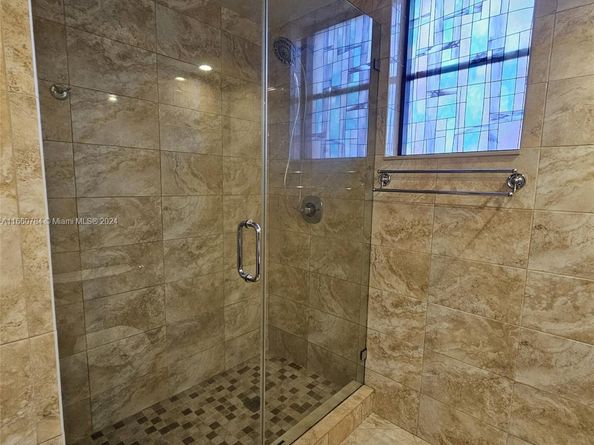1182 W 37th Ter 11, Hialeah FL 33012