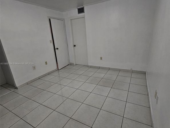 1182 W 37th Ter 11, Hialeah FL 33012