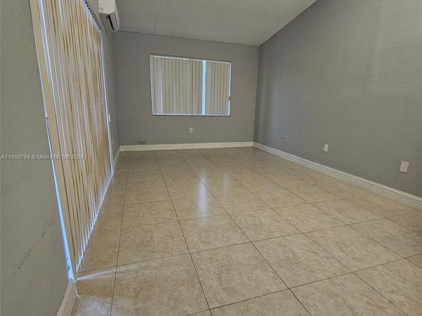 1182 W 37th Ter 11, Hialeah FL 33012