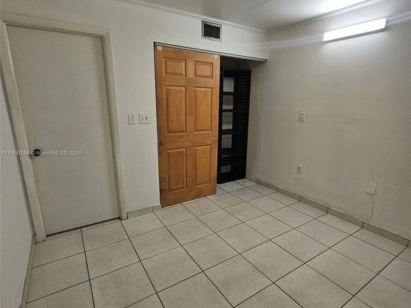 1182 W 37th Ter 11, Hialeah FL 33012