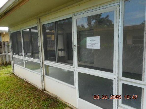 9351 NW 35th Pl, Sunrise FL 33351
