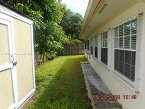 9351 NW 35th Pl, Sunrise FL 33351