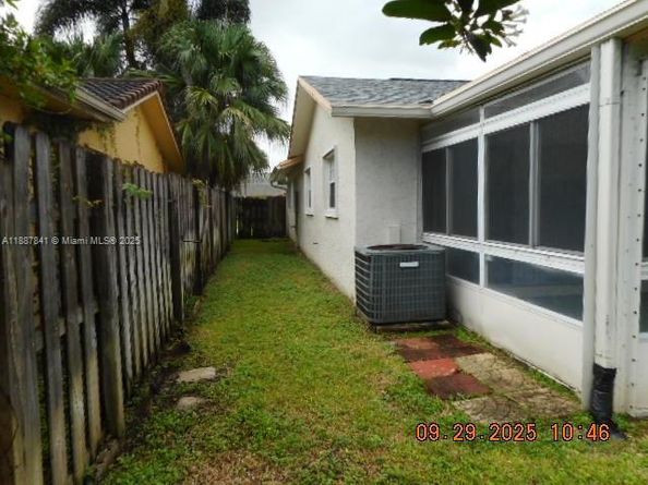 9351 NW 35th Pl, Sunrise FL 33351