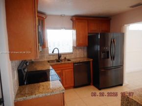 9351 NW 35th Pl, Sunrise FL 33351