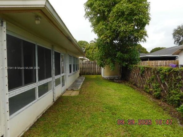 9351 NW 35th Pl, Sunrise FL 33351