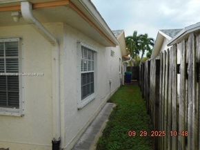 9351 NW 35th Pl, Sunrise FL 33351