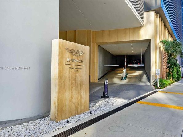 300 Biscayne Blvd Way 501E, Miami FL 33131