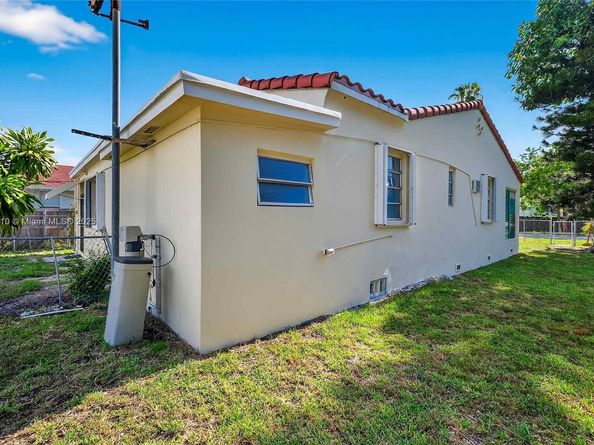 5900 NE 4th Ct, Miami FL 33137