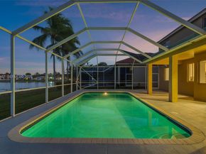 714 Heritage Dr, Weston FL 33326