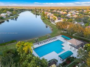 714 Heritage Dr, Weston FL 33326