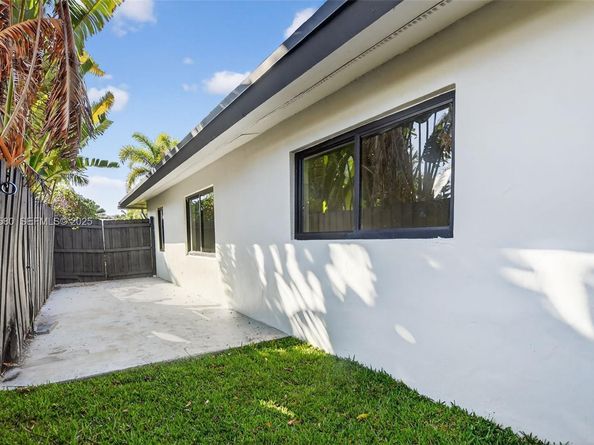 1361 SE 4th Ct, Deerfield Beach FL 33441