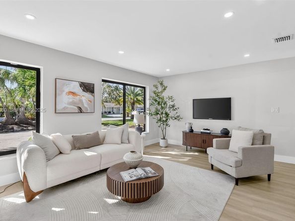 1361 SE 4th Ct, Deerfield Beach FL 33441