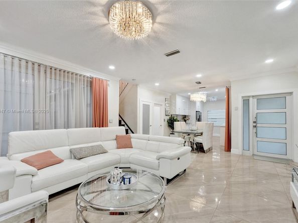 18060 SW 11th Ct, Pembroke Pines FL 33029