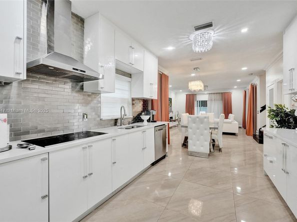 18060 SW 11th Ct, Pembroke Pines FL 33029