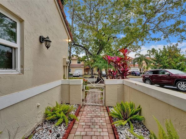 18060 SW 11th Ct, Pembroke Pines FL 33029