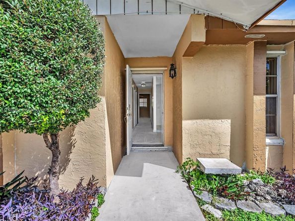 17995 SW 105th Ave, Miami FL 33157