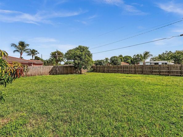 17995 SW 105th Ave, Miami FL 33157