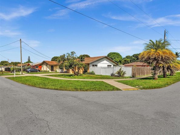 17995 SW 105th Ave, Miami FL 33157