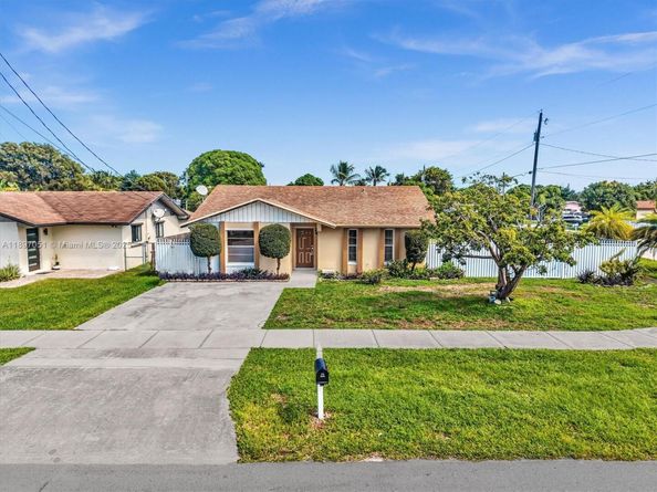 17995 SW 105th Ave, Miami FL 33157