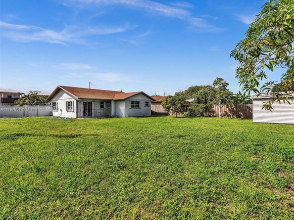 17995 SW 105th Ave, Miami FL 33157