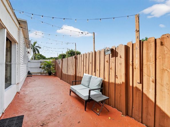 1606 N D St, Lake Worth FL 33460
