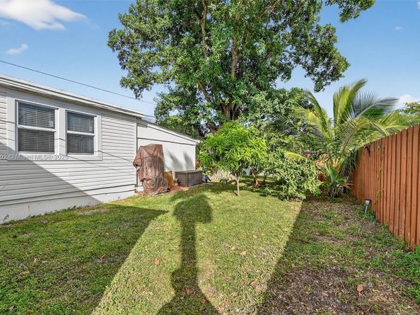 1606 N D St, Lake Worth FL 33460