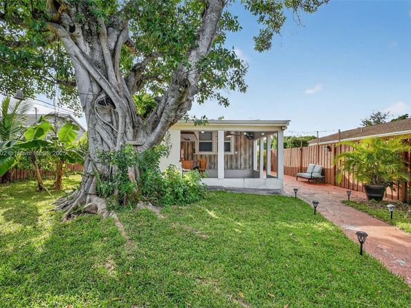 1606 N D St, Lake Worth FL 33460