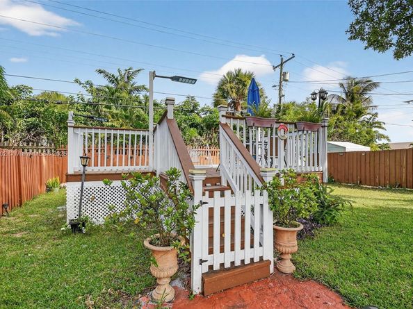 1606 N D St, Lake Worth FL 33460